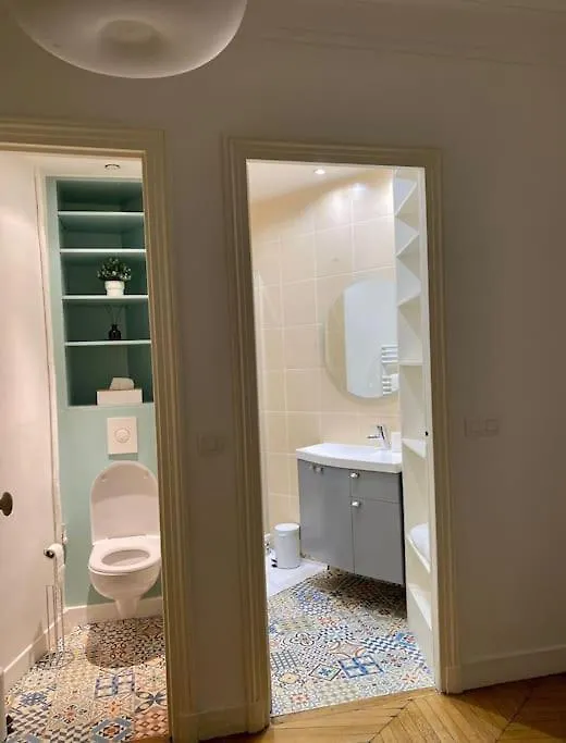 Haussmannien, Pres Arc Triomphe Apartment