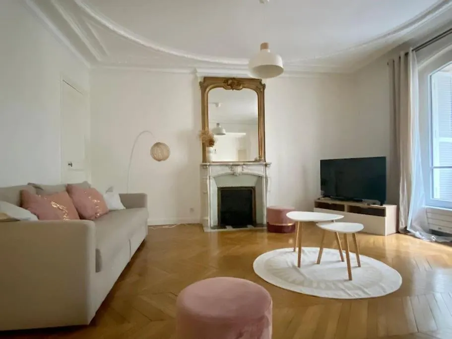 Haussmannien, Pres Arc Triomphe Apartment *